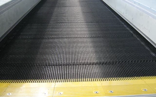 NON-SLIP COATING FOR ESCALATORS