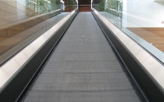 NON-SLIP COATING FOR ESCALATORS