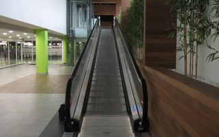 NON-SLIP COATING FOR ESCALATORS